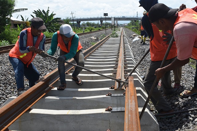 Kereta Api anjlok, perjalanan Bandung-Jakarta terganggu
