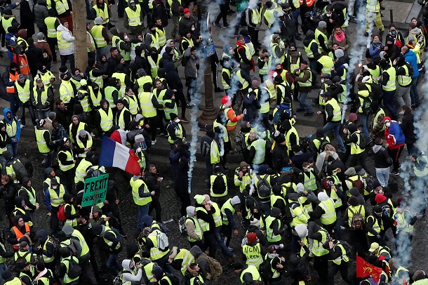 Protes rompi kuning: Presiden Prancis temui serikat buruh dan pengusaha