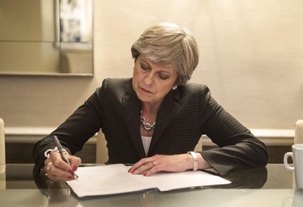 PM Inggris Theresa May lolos dari mosi tidak percaya 