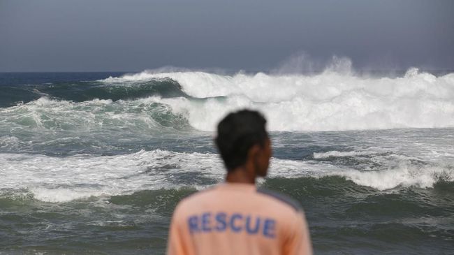 Gelombang tinggi di Anyer dan Lampung Selatan bukan tsunami