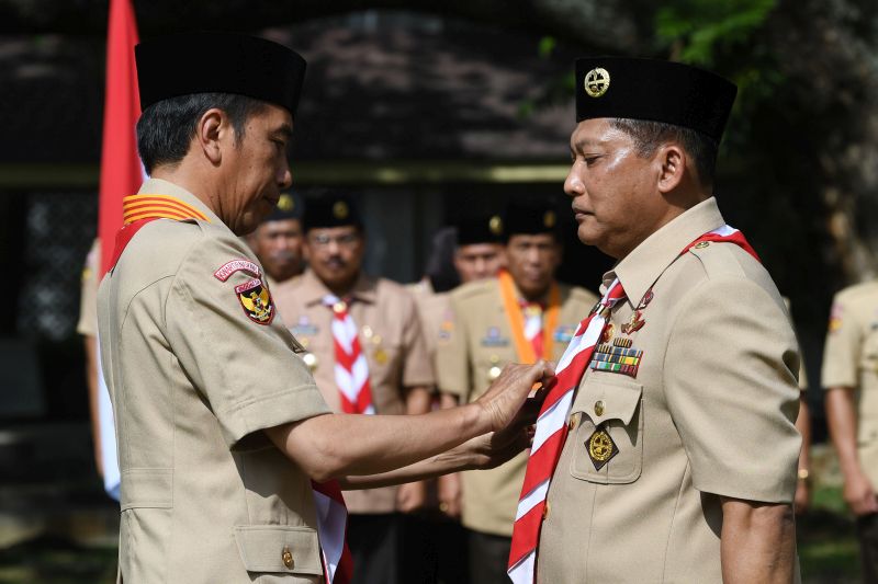 Presiden Jokowi lantik Budi Waseso sebagai Ketua Kwarnas Pramuka