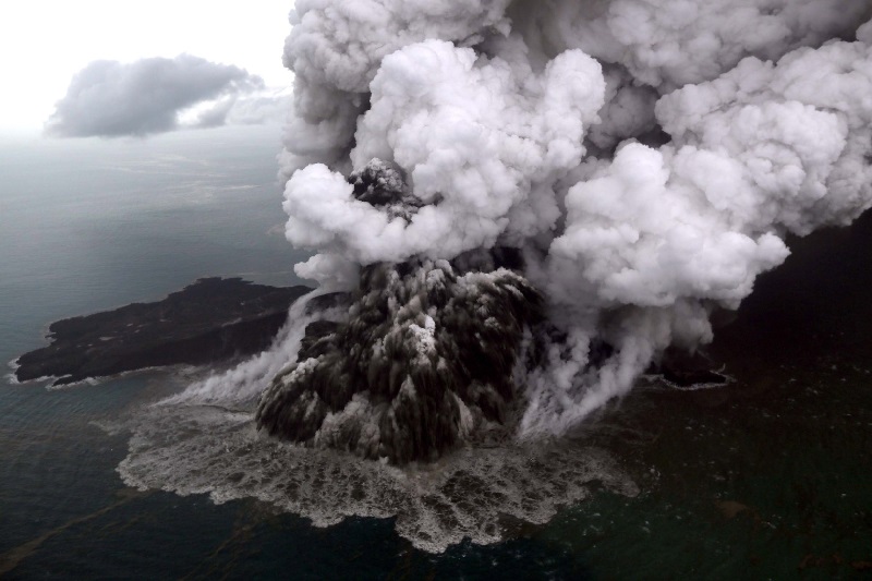 Erupsi Gunung Anak Krakatau belum ganggu aktivitas bandara