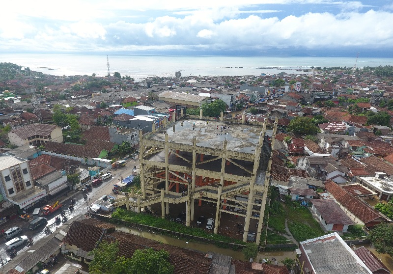 Gedung shelter tsunami di Pandeglang terbengkalai
