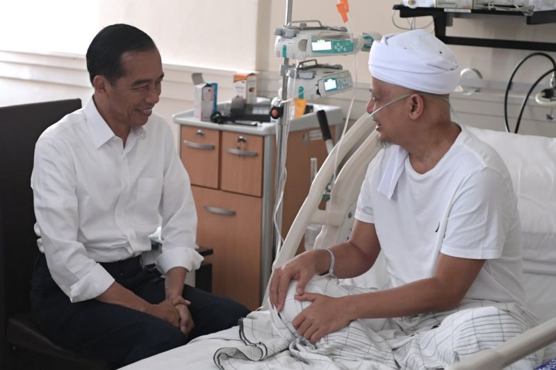 Lanjutkan perawatan, Arifin Ilham diterbangkan ke Malaysia