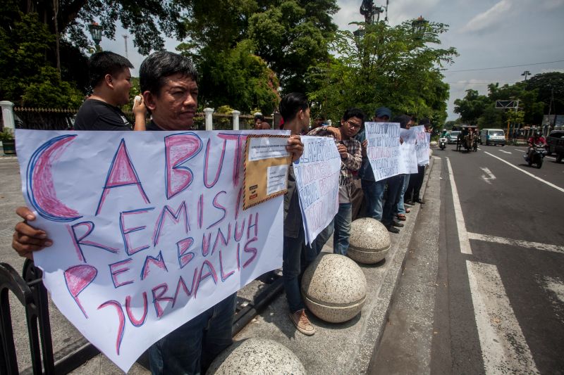 Protes pemberian remisi pada  pembunuh jurnalis terus bergulir