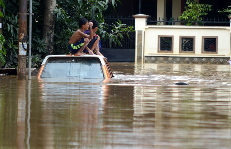 Ahli waris korban meninggal akibat banjir di Jeneponto terima santunan
