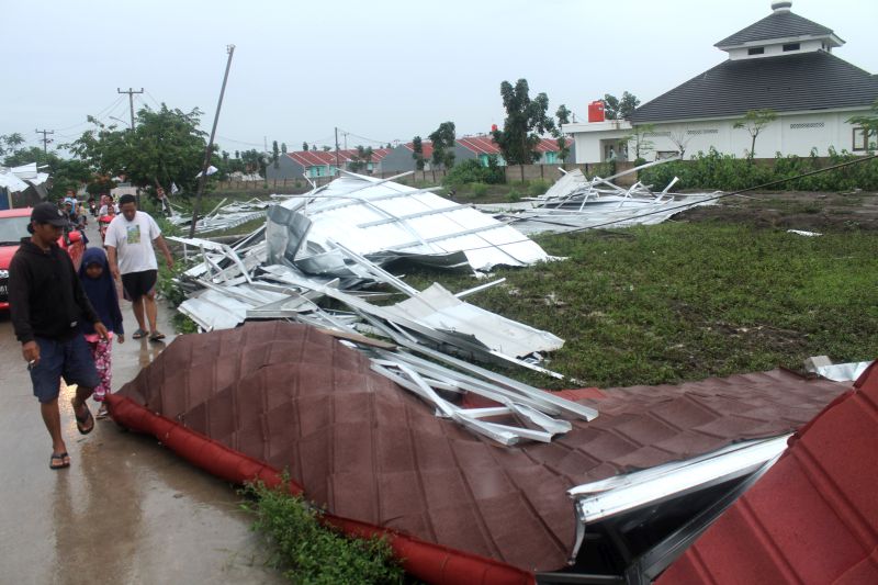 19 rumah di Indramayu rusak diterjang angin puting beliung