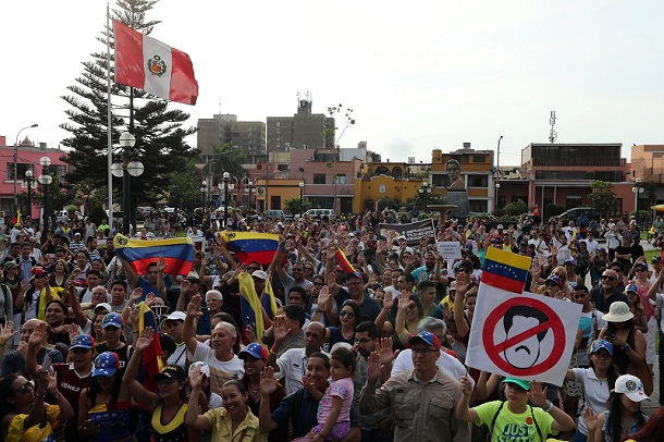 Hadang bantuan dari Kolombia, pasukan Venezuela blokir jembatan