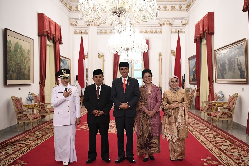 Jokowi lantik Gubernur Jatim perempuan pertama
