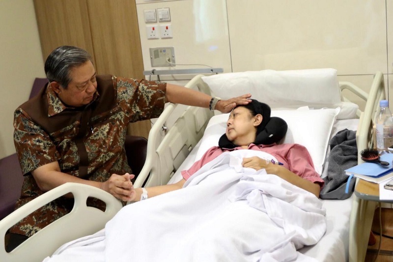 Timses Jokowi-Amin doakan Ani Yudhoyono lekas sembuh