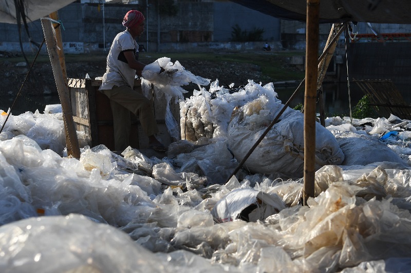 Seperti apa larangan penggunaan kantong plastik di Jakarta?