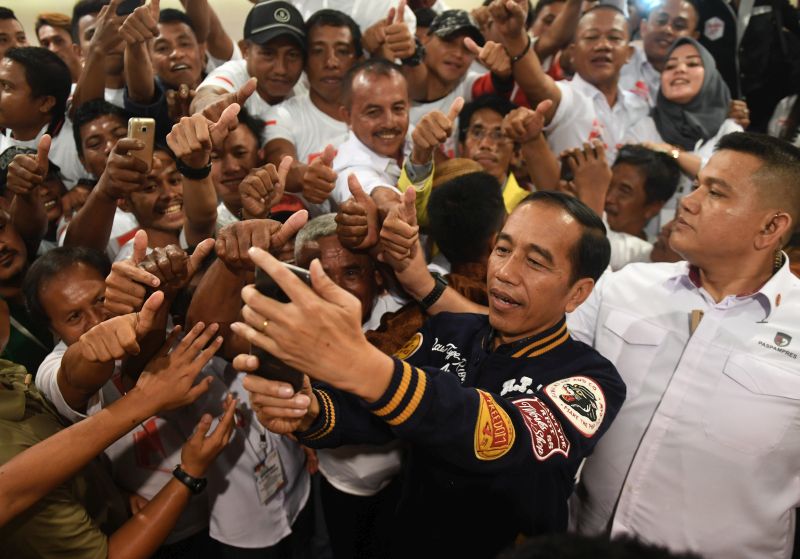 Presiden Jokowi terkena cakaran warga di Kendari