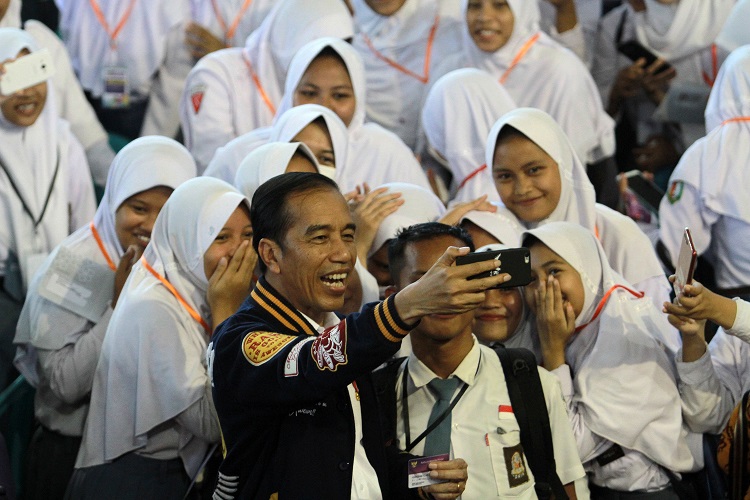 Dianggap mainkan peranan ganda, Jokowi dilaporkan ke Bawaslu