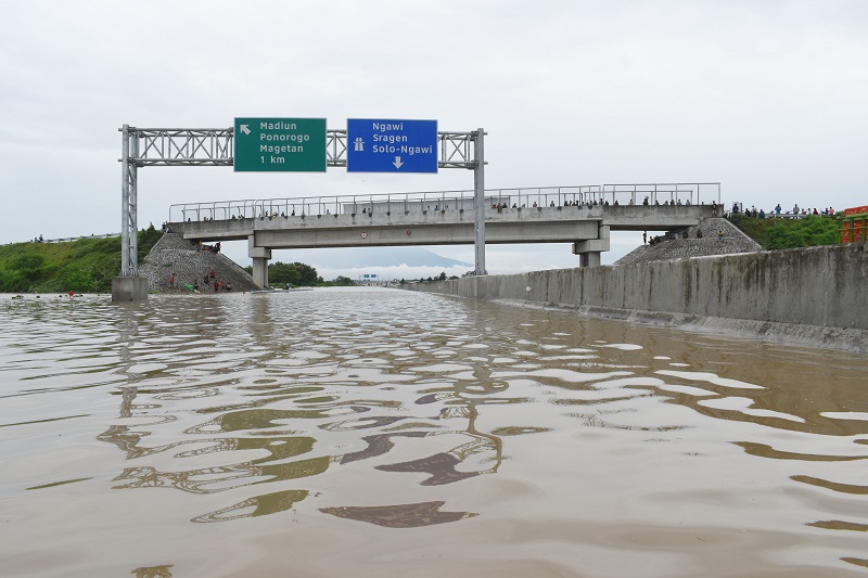 Tol Trans Jawa sesi Ngawi-Kertosono terendam banjir