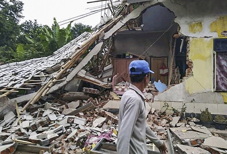 Lombok diguncang gempa bumi, 2 orang dilaporkan meninggal dunia