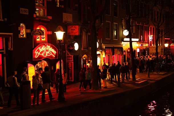 Tahun depan, tur berpemandu ke Distrik Lampu Merah Amsterdam dilarang
