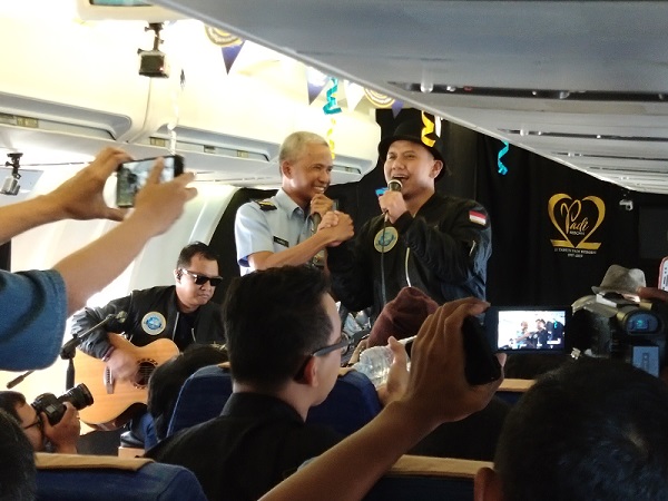 Berkolaborasi dengan TNI AU, Padi Reborn tampil di udara