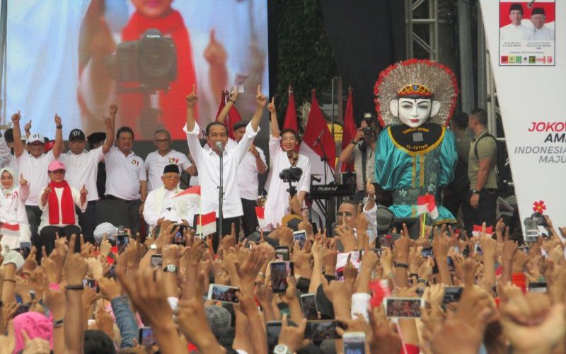 Jokowi ajak pendukung berantas hoaks dan korupsi