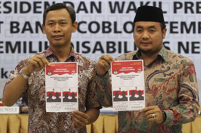 Surat suara Jokowi dan caleg Nasdem tercoblos di Malaysia