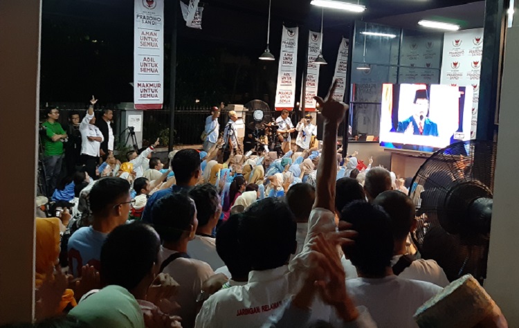 Peserta nobar debat jalan dari Lampung ke Jakarta
