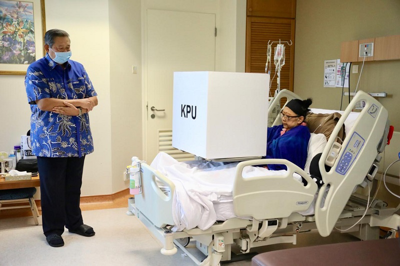 Ani Yudhoyono nyoblos di rumah sakit Singapura