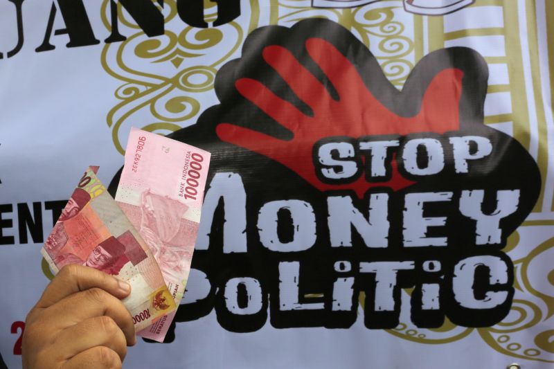 Laporkan politik uang di Sumbar dapat hadiah Rp1 juta