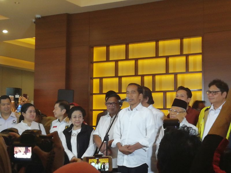 Jokowi minta pendukungnya tunggu hasil resmi KPU