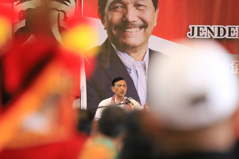 Minggu, Luhut menemui Prabowo sebagai utusan Jokowi