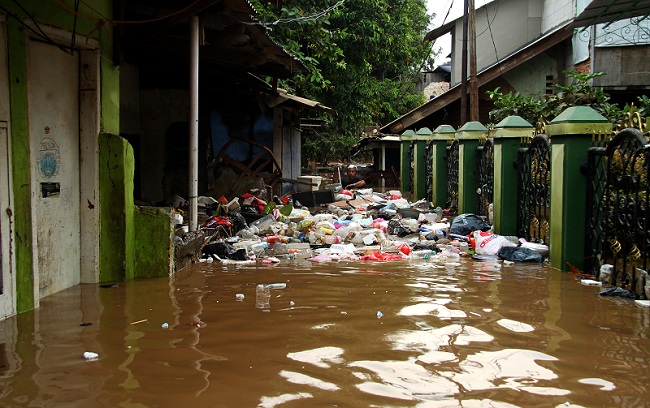 2.942 orang mengungsi akibat banjir luapan Ciliwung