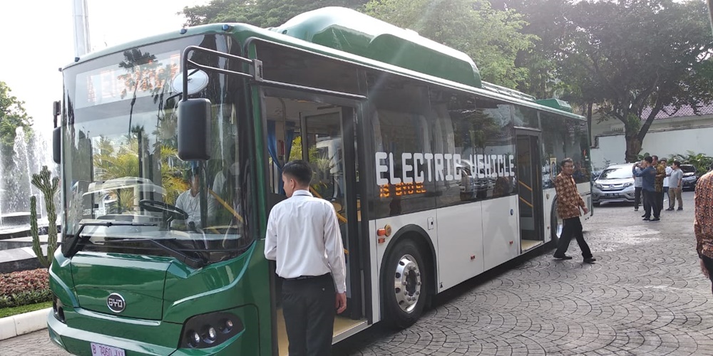 Giliran Transjakarta uji coba bus listrik 
