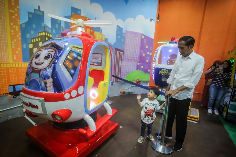 Saat Iriana Jokowi belikan mainan untuk cucu senilai Rp3 juta