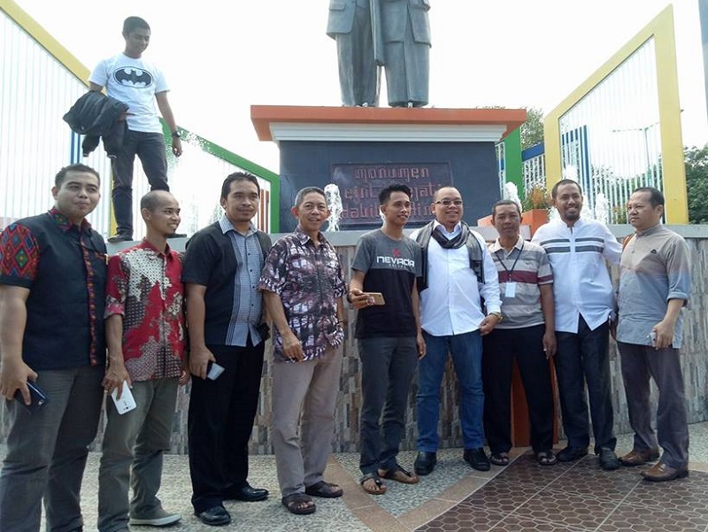 Kubu Prabowo-Sandi terima tantangan Rp100 miliar dari relawan TKN