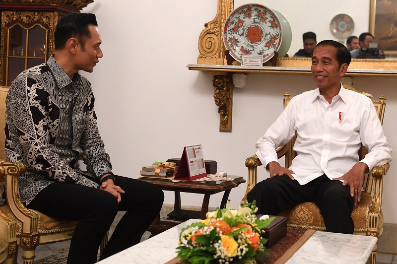 Kubu Prabowo-Sandi: AHY tak izin bertemu Jokowi