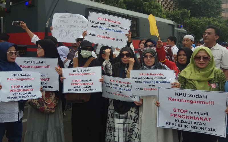Tak mengantongi izin, unjuk rasa massa kubu Prabowo dibubarkan 