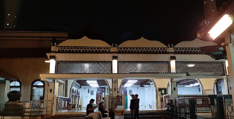 Beribadah sembari ziarah di masjid warisan zaman Belanda