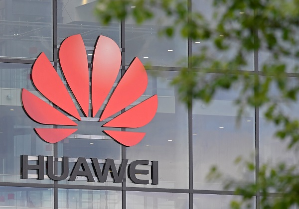 Trump resmi larang Huawei di AS