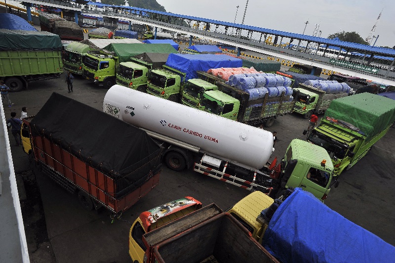Penyeberangan truk ke Sumatera dialihkan sementara