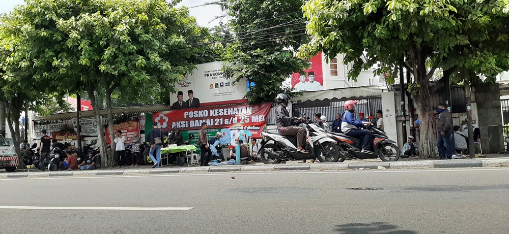  Massa dari Serang dan Bandung berkumpul di Seknas Prabowo-Sandi
