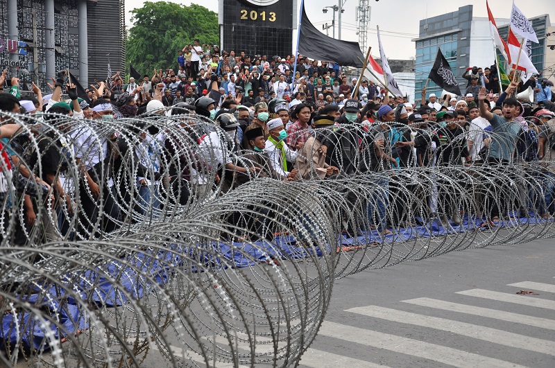 Bawaslu Sumut di Medan juga dikepung massa aksi 22 Mei