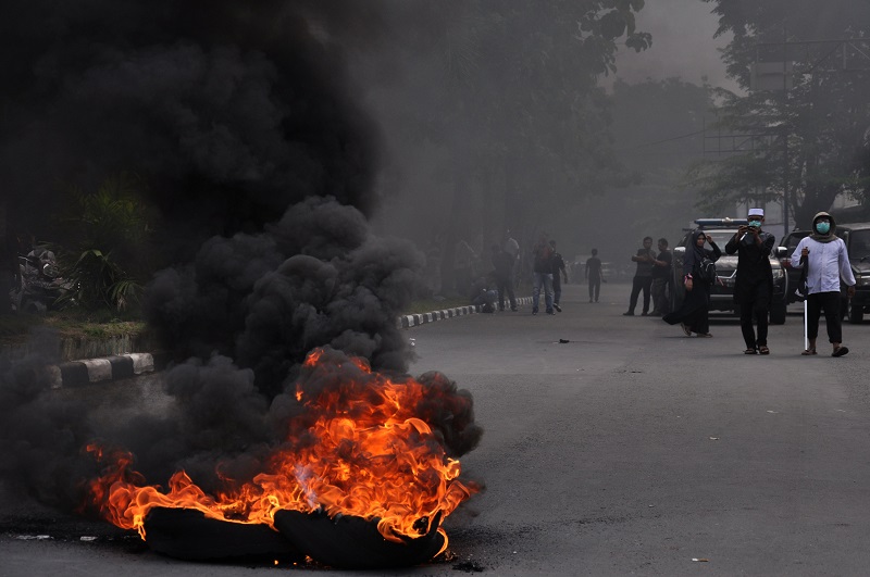 Aksi 22 Mei kepung Bawaslu Medan, 2 orang diringkus bawa senjata 