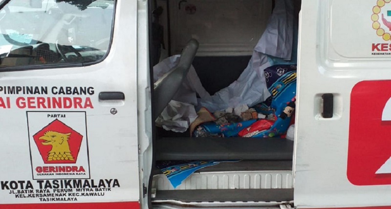 Ambulans angkut batu saat aksi 22 Mei ternyata milik adik Prabowo