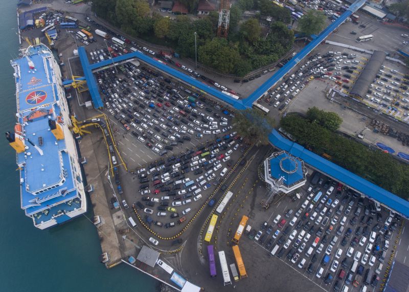 Jumlah pemudik berangkat dari Pelabuhan Merak naik 30,1%