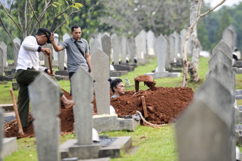 Makam Ani Yudhoyono digali selama tiga jam