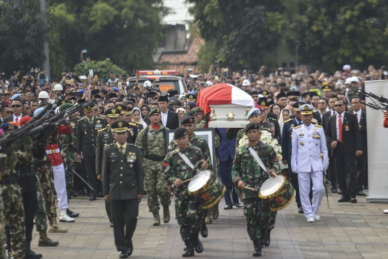 Jenazah Ani Yudhoyono dimakamkan 