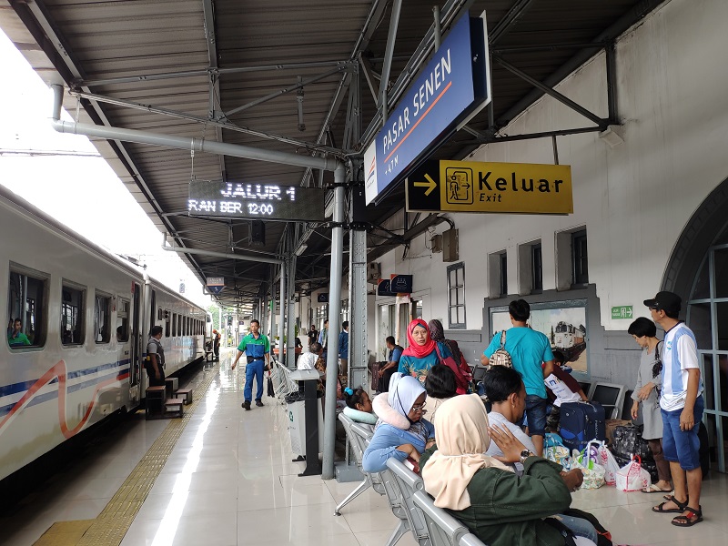 Arus balik Stasiun Pasar Senen diprediksi meningkat hingga 16 Juni