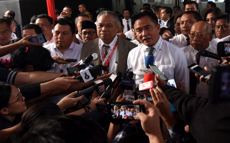 Hadapi Prabowo-Sandi, kubu Jokowi hanya sodorkan 19 alat bukti ke MK