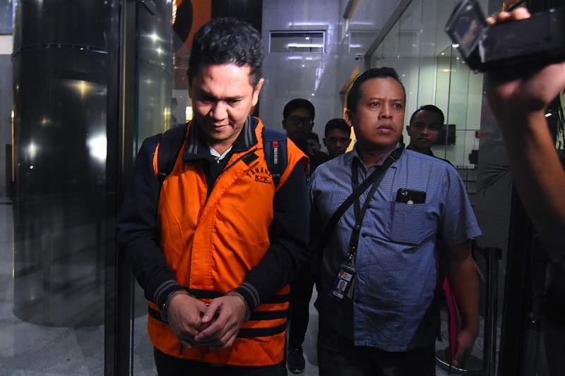 KPK perpanjang penahanan 3 tersangka suap izin WNA