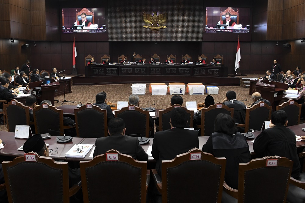 Hakim MK tegur saksi pertama Prabowo-Sandi