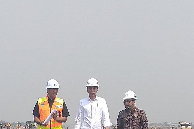 Jokowi targetkan runway ketiga Bandara Soetta beroperasi Juli