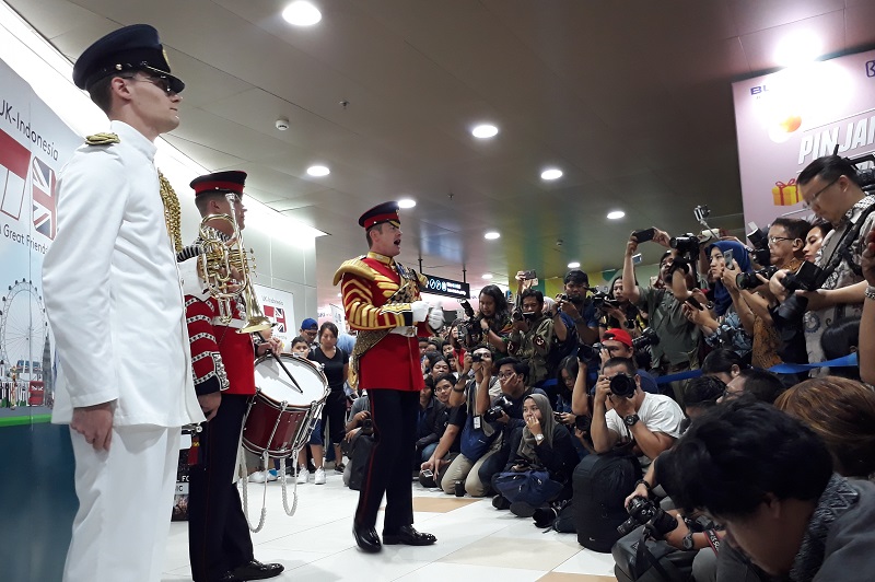 Rayakan HUT Jakarta, militer Inggris main musik di stasiun MRT